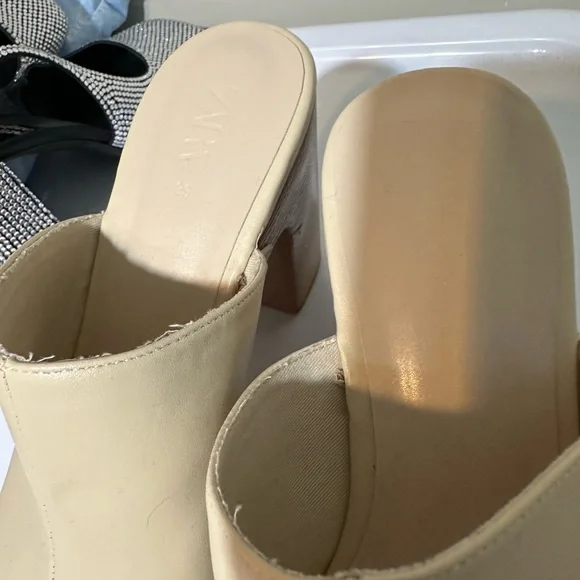 Sara - Picture 7 of 9